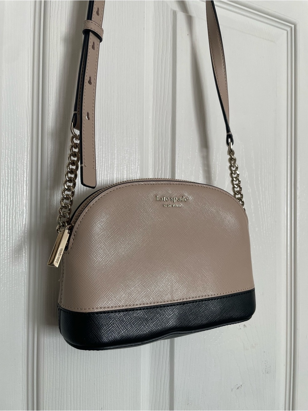 Kate Spade Women's Small Dome Crossbody Soencer Bag in Taupe and Black